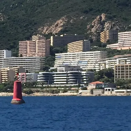 Appartement T3 Classé 3 étoiles Vue Avec Terrasse ,plage 2 Minutes à Pied
