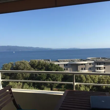 Appartement T3 Classé 3 étoiles Vue Avec Terrasse ,plage 2 Minutes à Pied *