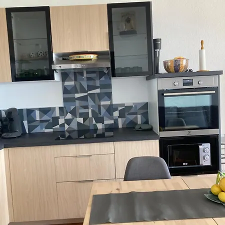 T3 Classe 3 Etoiles Vue Avec Terrasse ,plage 2 Minutes A Pied Apartment *