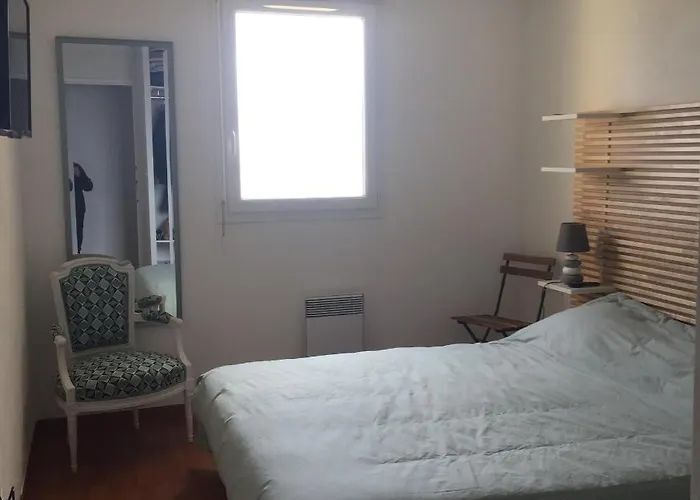 T3 Classe 3 Etoiles Vue Avec Terrasse ,plage 2 Minutes A Pied Apartment Ajaccio (Corsica)