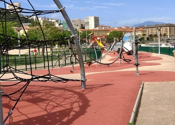 T3 Classe 3 Etoiles Vue Avec Terrasse ,plage 2 Minutes A Pied Appartement Ajaccio (Corsica)